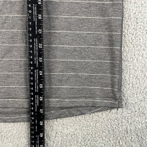 Lululemon Men’s Medium Gray Short Sleeve Polo Shirt - Picture 4 of 8